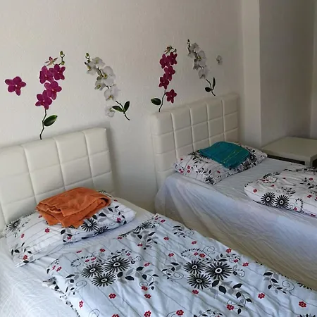 Haus In Der Naehe Von Messe Holiday home
