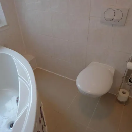 Haus In Der Naehe Von Messe