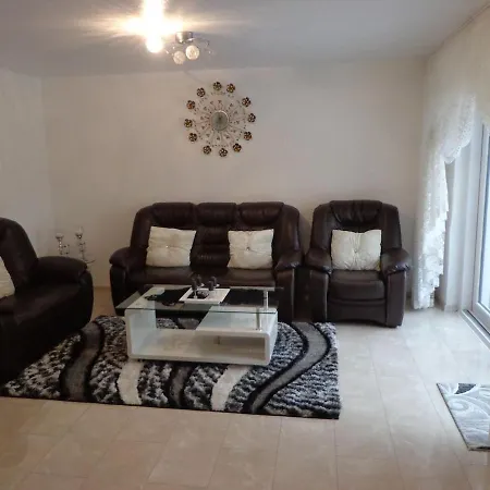 Haus In Der Naehe Von Messe 度假居 *