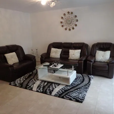 Haus In Der Naehe Von Messe