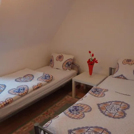 Haus In Der Naehe Von Messe